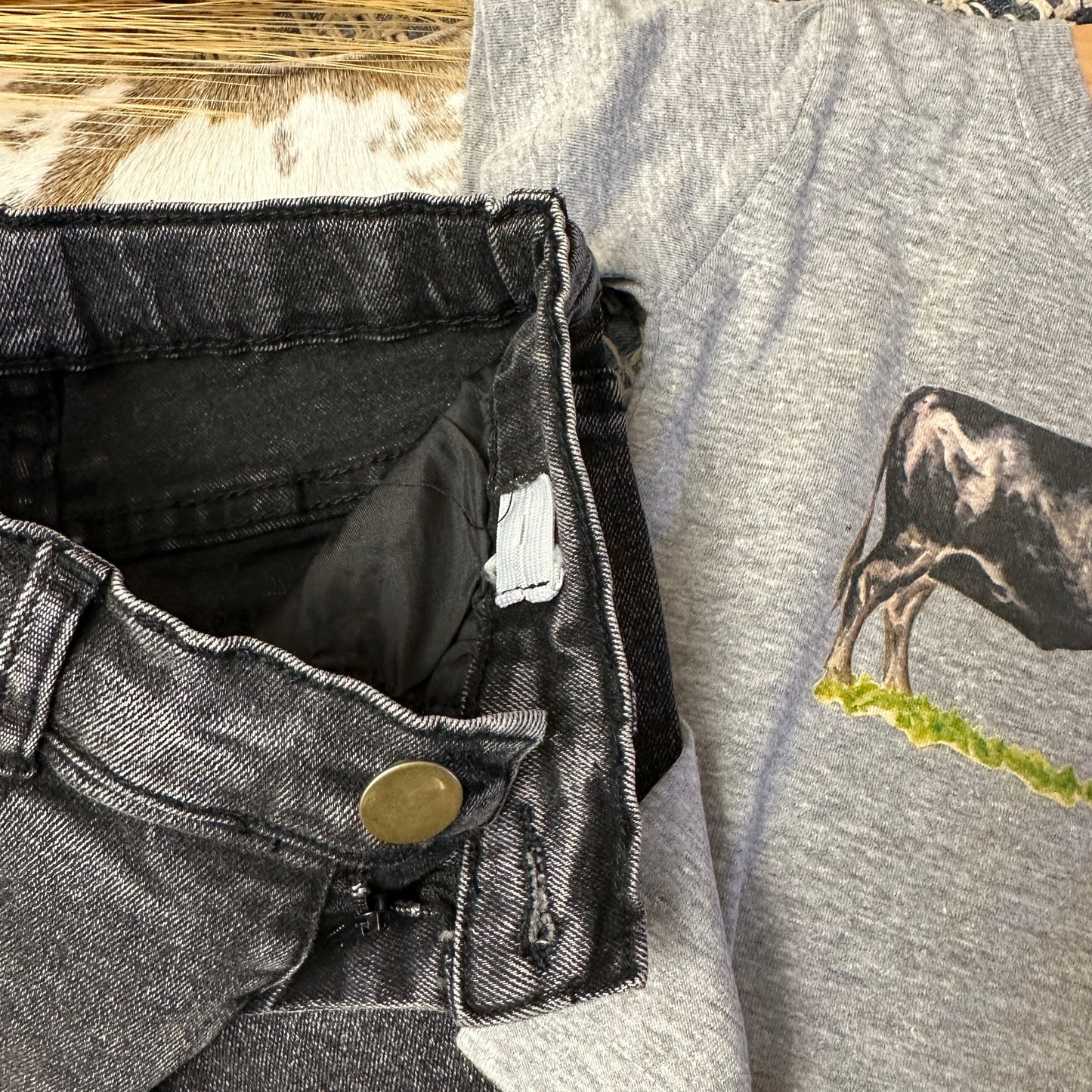 Adjustable waistband.