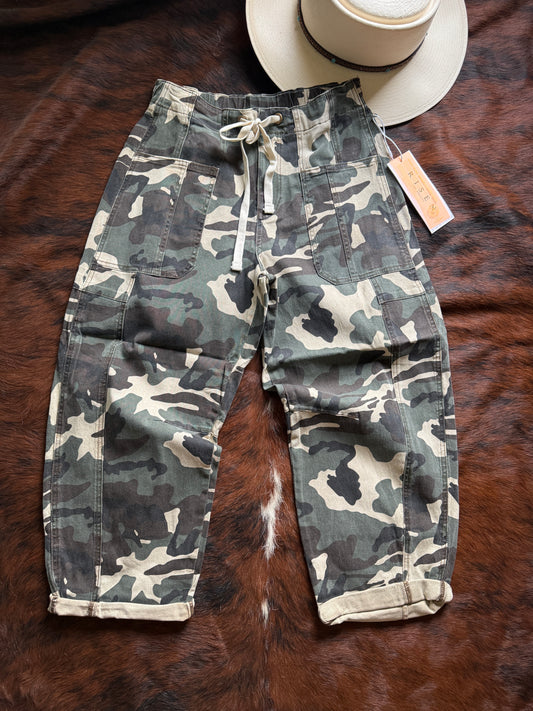 Camo Barrel Cropped Jeans