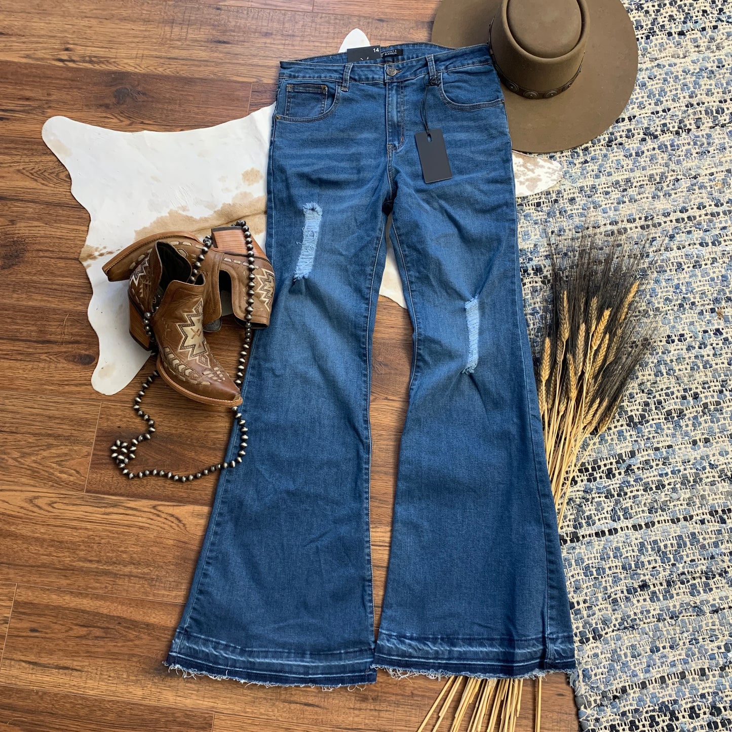 Medium wash mid-rise flares